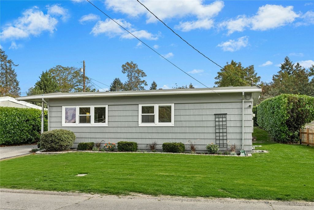 670 Dayton Avenue NE, Renton, WA 98056