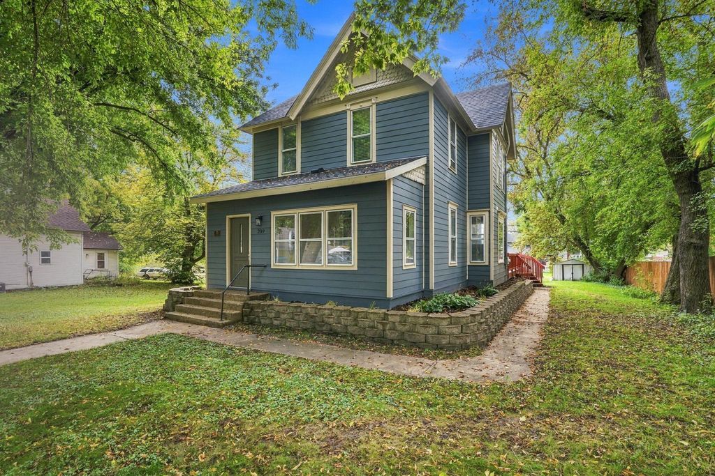 209 4th Street E, Carver, MN 55315 — exterior
