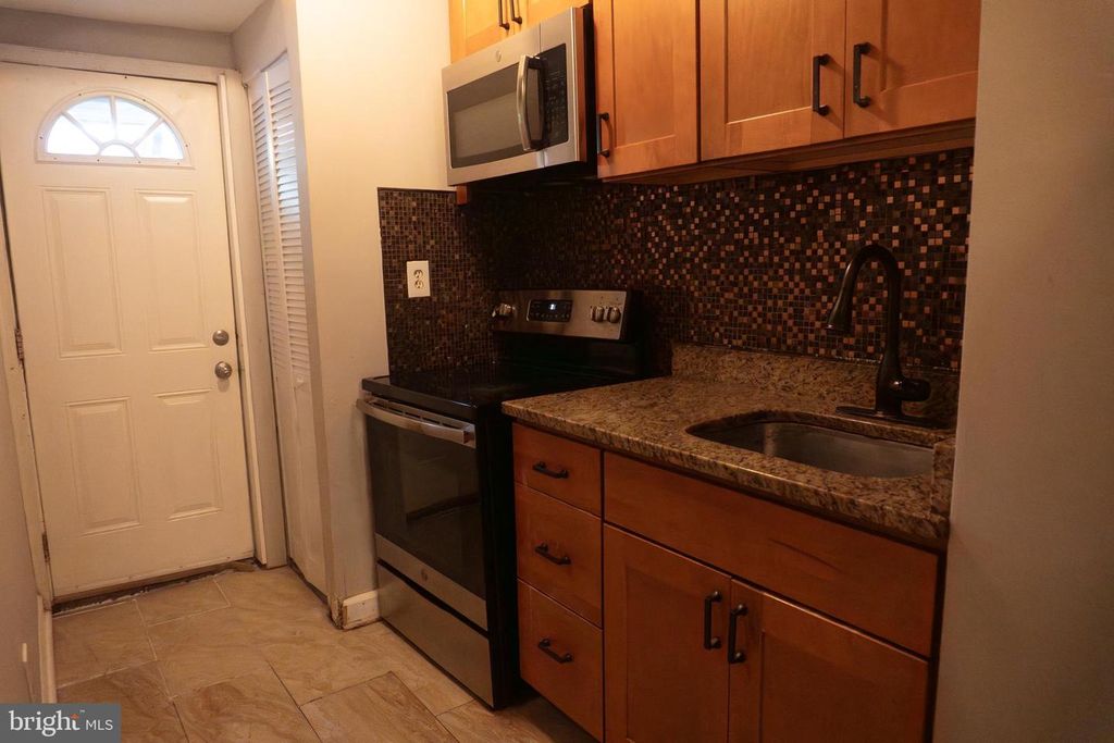 830 18TH ST NE, Washington, DC 20002