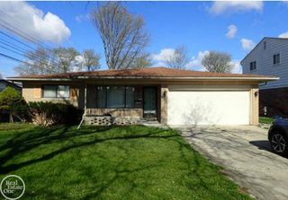 21901 Bradfords Court, Saint Clair Shores, MI 48080