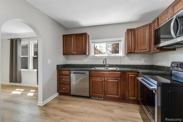 28855 Delton Street, Madison Heights, MI 48071
