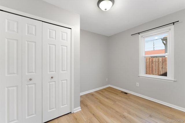 28855 Delton Street, Madison Heights, MI 48071