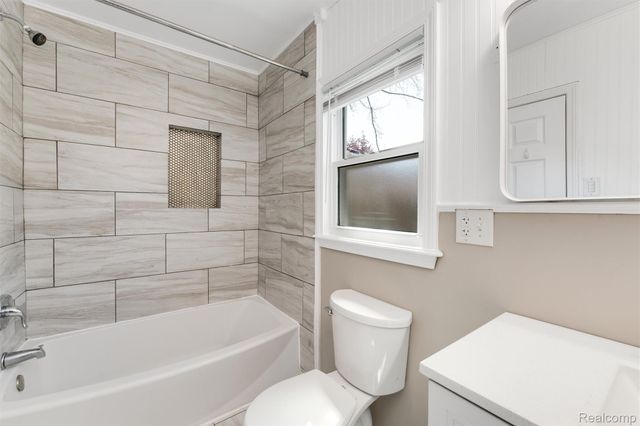 28855 Delton Street, Madison Heights, MI 48071