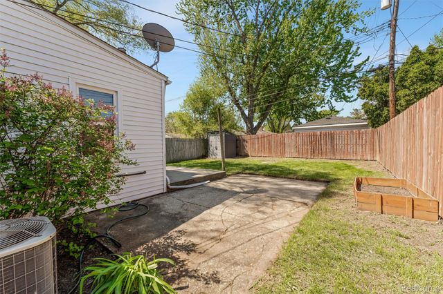 28855 Delton Street, Madison Heights, MI 48071