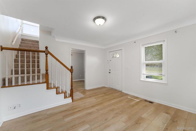 28855 Delton Street, Madison Heights, MI 48071