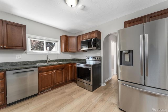 28855 Delton Street, Madison Heights, MI 48071