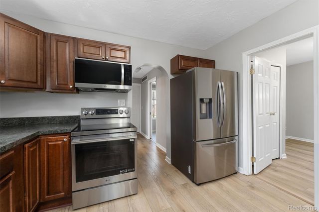 28855 Delton Street, Madison Heights, MI 48071