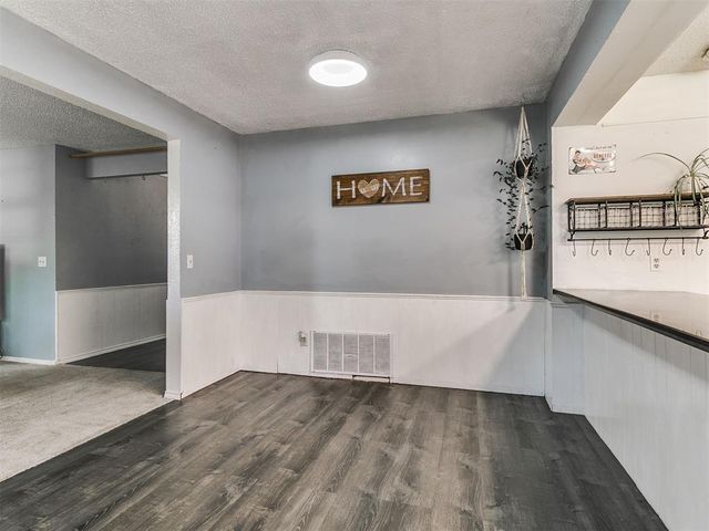 216 S Morgan Drive, Moore, OK 73160