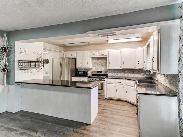 216 S Morgan Drive, Moore, OK 73160