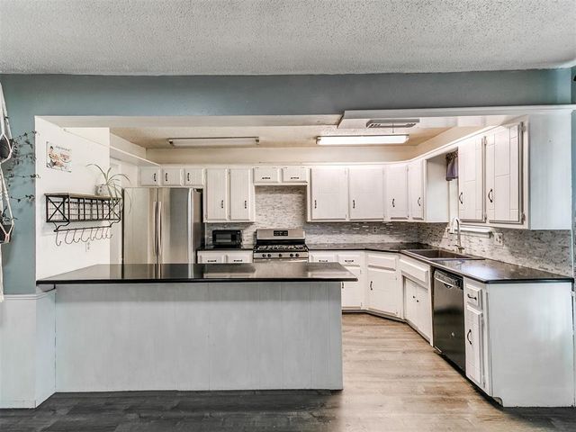 216 S Morgan Drive, Moore, OK 73160