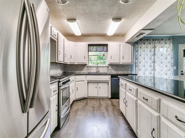 216 S Morgan Drive, Moore, OK 73160