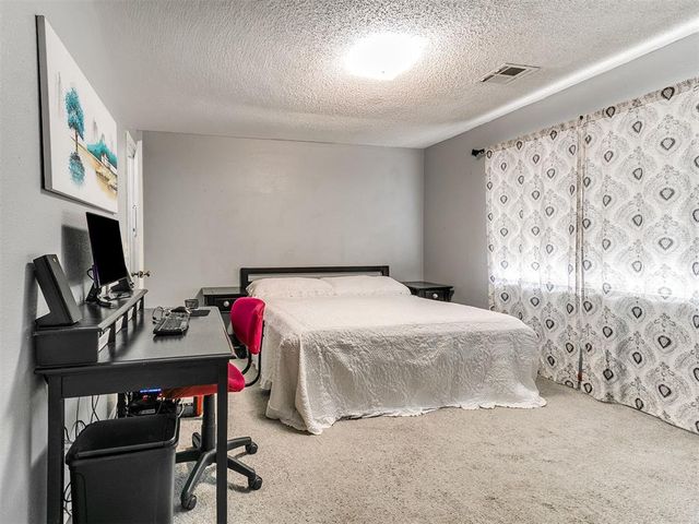 216 S Morgan Drive, Moore, OK 73160