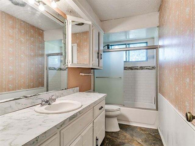 216 S Morgan Drive, Moore, OK 73160