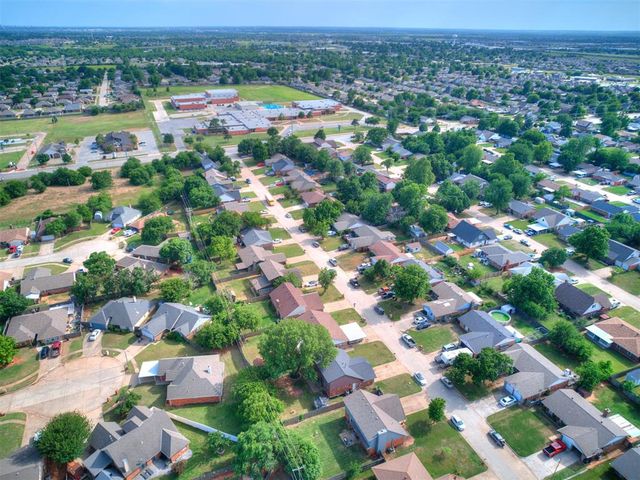 216 S Morgan Drive, Moore, OK 73160
