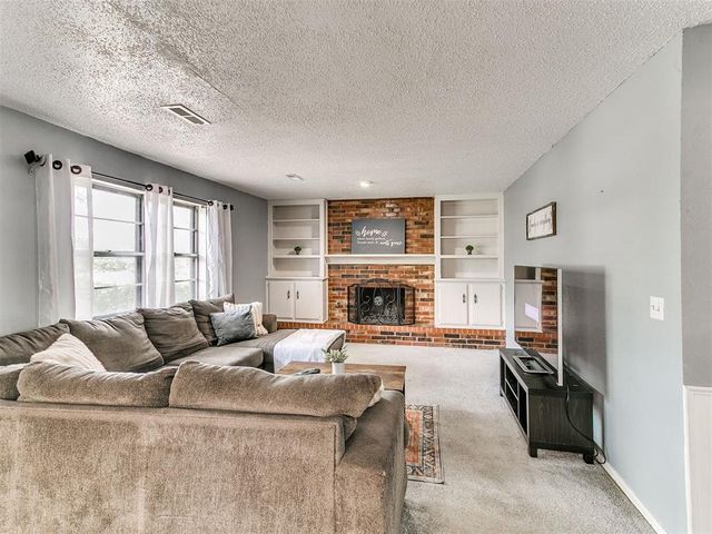 216 S Morgan Drive, Moore, OK 73160