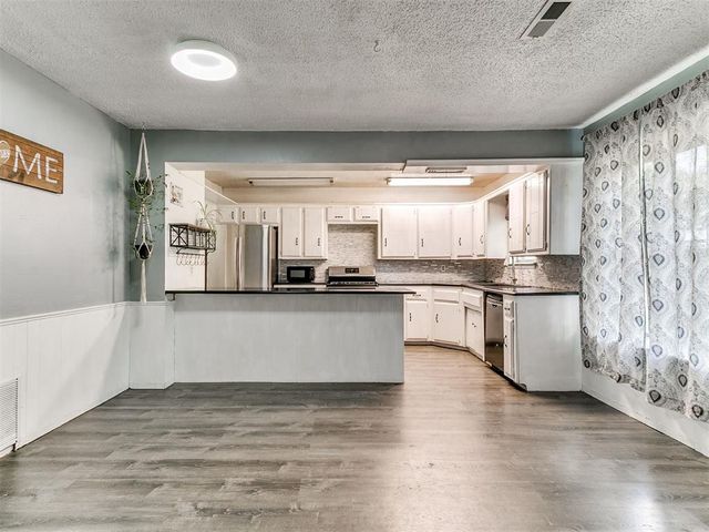 216 S Morgan Drive, Moore, OK 73160