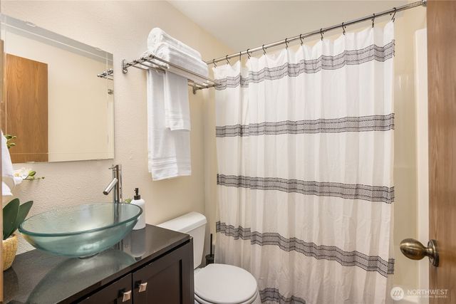 5808 NE Foster Road, Bainbridge Island, WA 98110