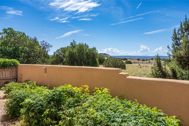 42 Private Drive 1613B, Medanales, NM 87548