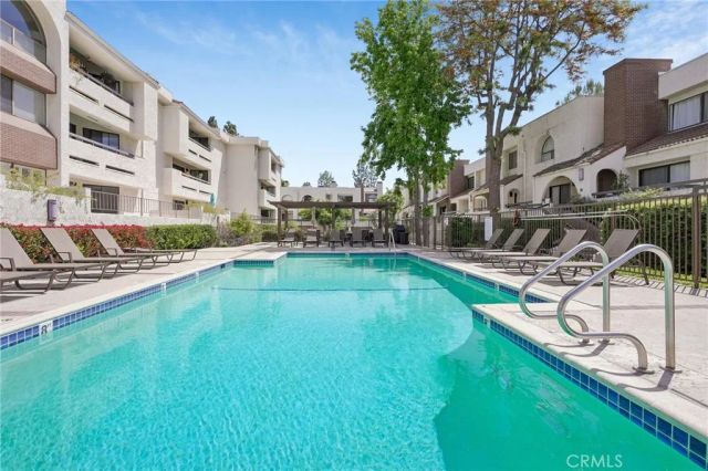 21650 Burbank Blvd. 206, Woodland Hills, CA 91367