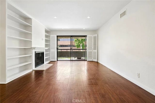 21650 Burbank Blvd. 206, Woodland Hills, CA 91367