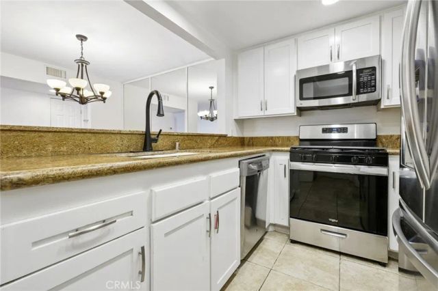 21650 Burbank Blvd. 206, Woodland Hills, CA 91367