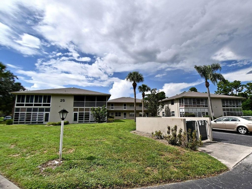 25 Lake Vista Trail 106, Port Saint Lucie, FL 34952