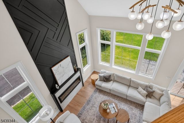 81 Ridge Dr, Livingston Twp., NJ 07039