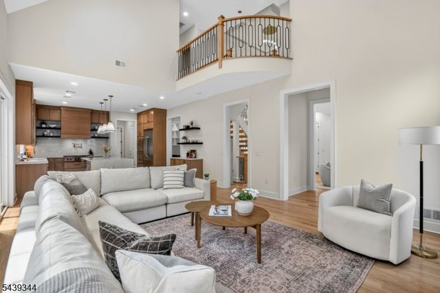 81 Ridge Dr, Livingston Twp., NJ 07039