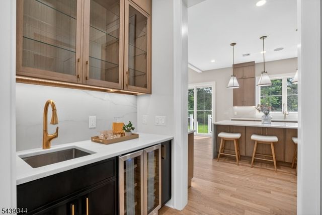81 Ridge Dr, Livingston Twp., NJ 07039