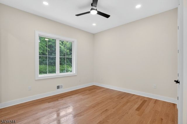 81 Ridge Dr, Livingston Twp., NJ 07039