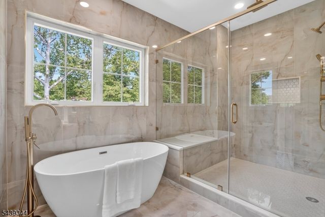 81 Ridge Dr, Livingston Twp., NJ 07039