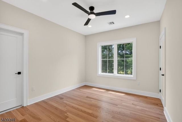 81 Ridge Dr, Livingston Twp., NJ 07039