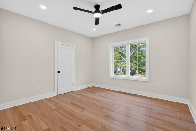 81 Ridge Dr, Livingston Twp., NJ 07039