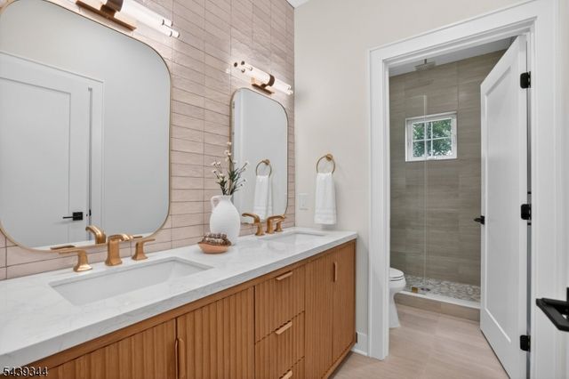 81 Ridge Dr, Livingston Twp., NJ 07039