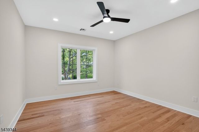 81 Ridge Dr, Livingston Twp., NJ 07039