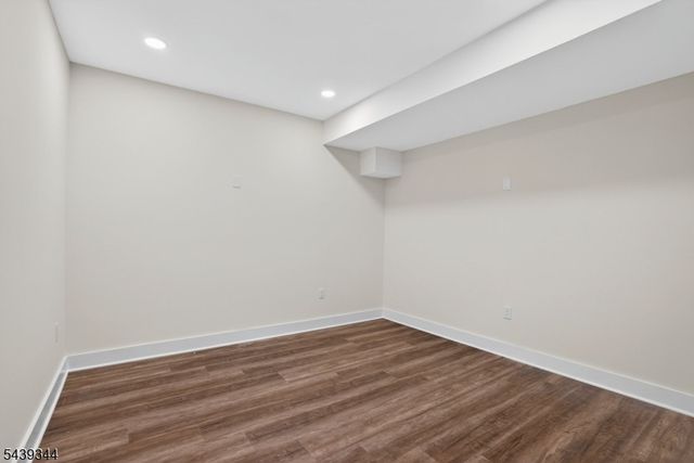 81 Ridge Dr, Livingston Twp., NJ 07039