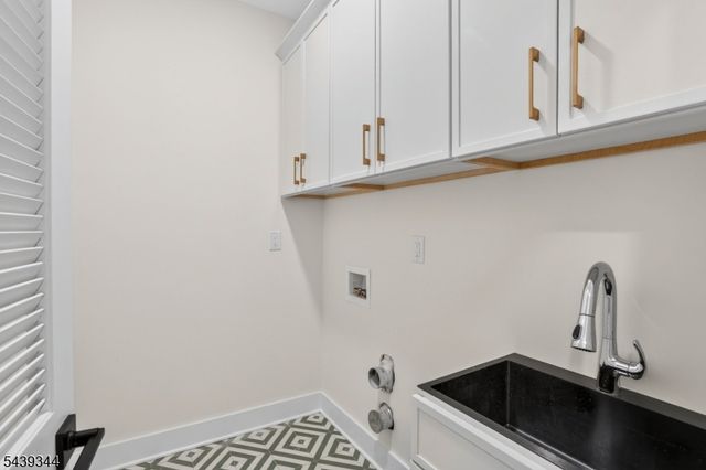 81 Ridge Dr, Livingston Twp., NJ 07039
