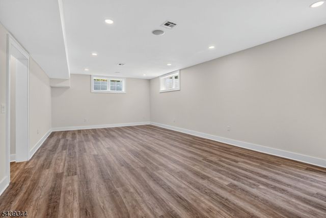 81 Ridge Dr, Livingston Twp., NJ 07039