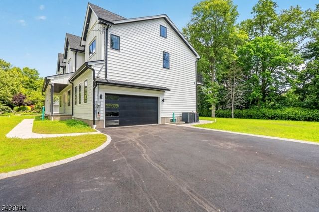 81 Ridge Dr, Livingston Twp., NJ 07039