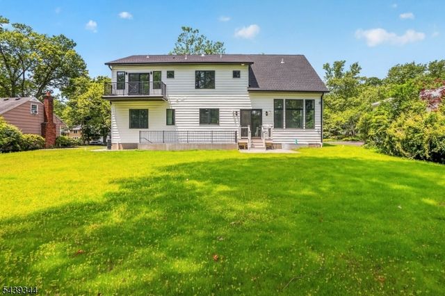 81 Ridge Dr, Livingston Twp., NJ 07039