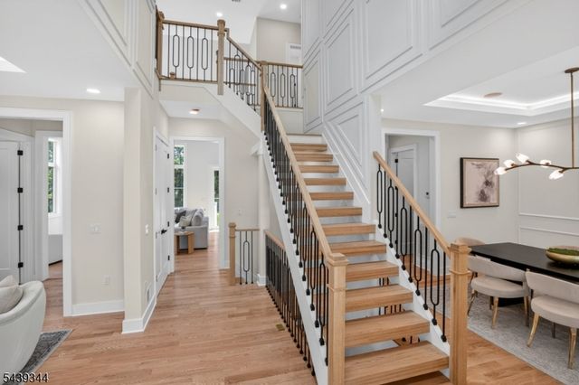 81 Ridge Dr, Livingston Twp., NJ 07039