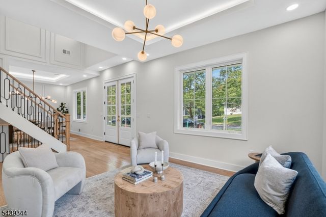 81 Ridge Dr, Livingston Twp., NJ 07039