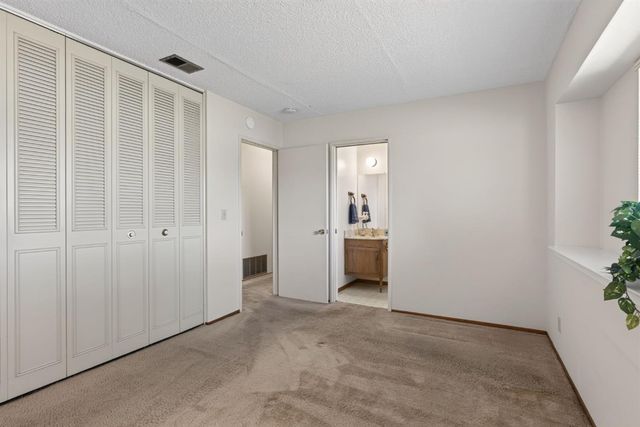 4824 Willowbrook Dr, Sacramento, CA 95842