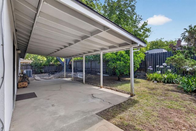 4824 Willowbrook Dr, Sacramento, CA 95842