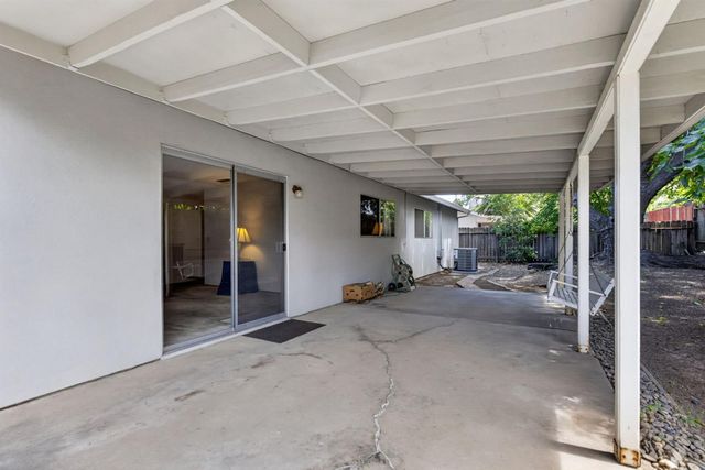 4824 Willowbrook Dr, Sacramento, CA 95842