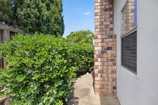4824 Willowbrook Dr, Sacramento, CA 95842