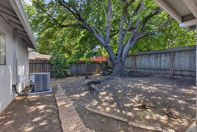 4824 Willowbrook Dr, Sacramento, CA 95842