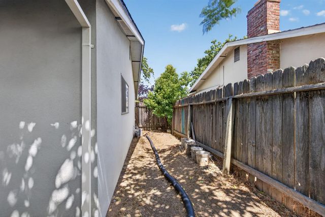 4824 Willowbrook Dr, Sacramento, CA 95842
