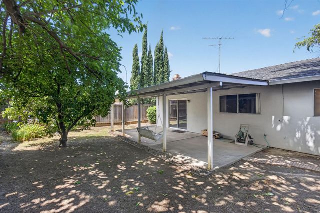 4824 Willowbrook Dr, Sacramento, CA 95842