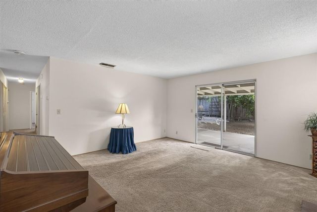 4824 Willowbrook Dr, Sacramento, CA 95842